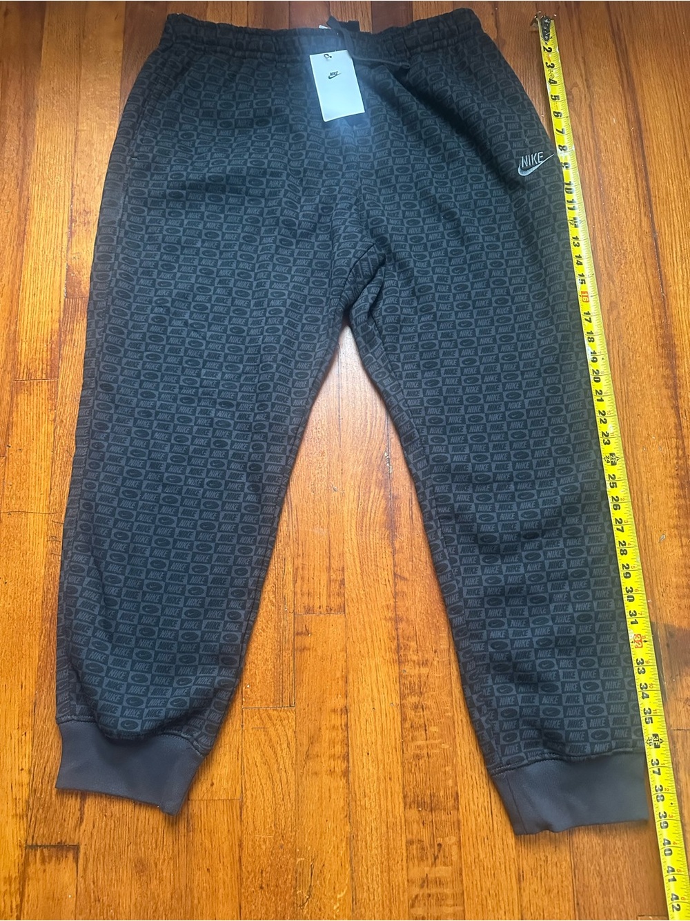 New Nike men’s black Nike pattern sweatpants Standard Fit size XL